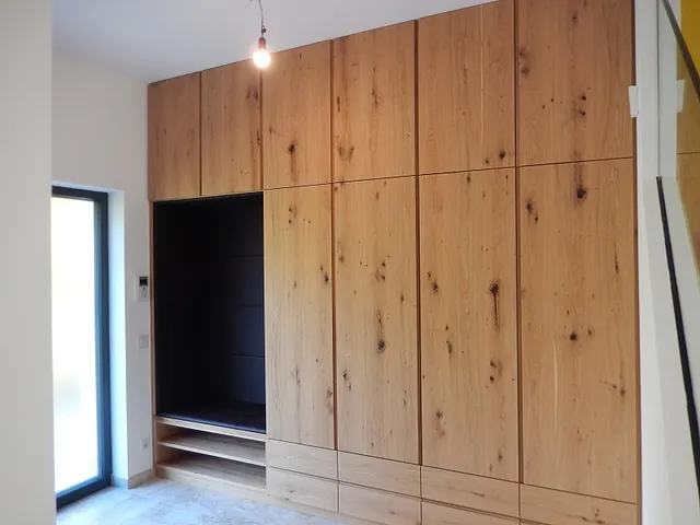 Ein Einbauschrank als Referenzbild für Leistungen 